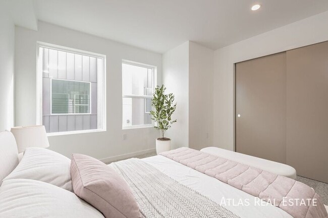 Building Photo - 2620 S Delaware St