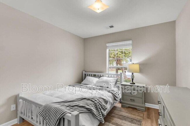 Building Photo - 9281 Ayscough Rd