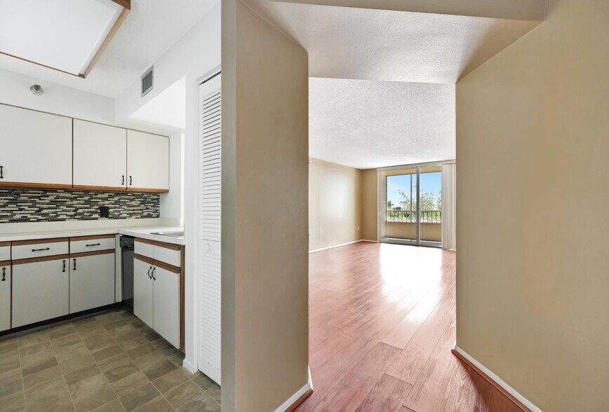 Building Photo - 2333 Feather Sound Dr