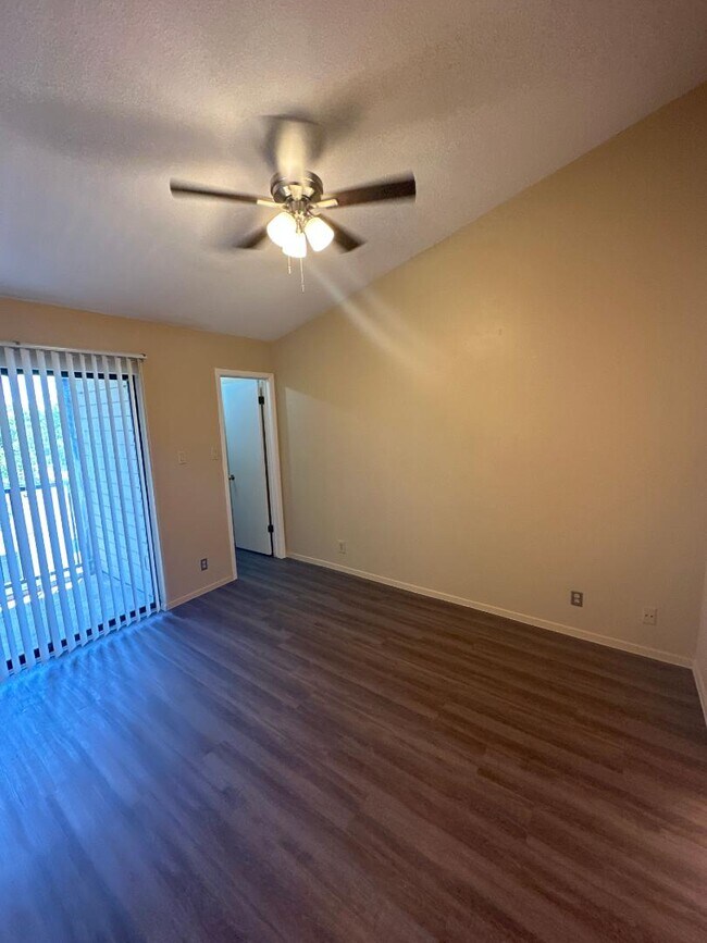 Building Photo - 106 E 30th St