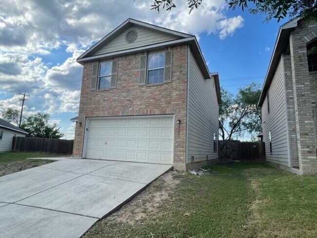 Building Photo - Spacious 3BR / 2.5BA Two-Story Home Near UTSA