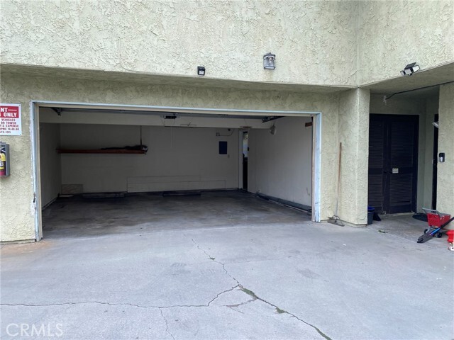 Building Photo - 400 E Emerson Ave