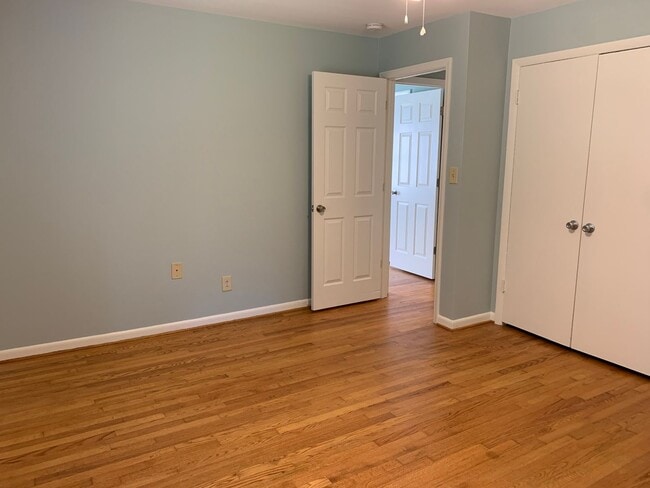 Building Photo - One-month FREE rent!  GREAT LOCATION!! RANCH HOME WITH HARDWOODS NEAR DOWNTOWN