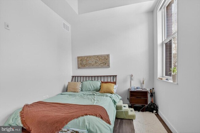 Building Photo - 525 N 41st St