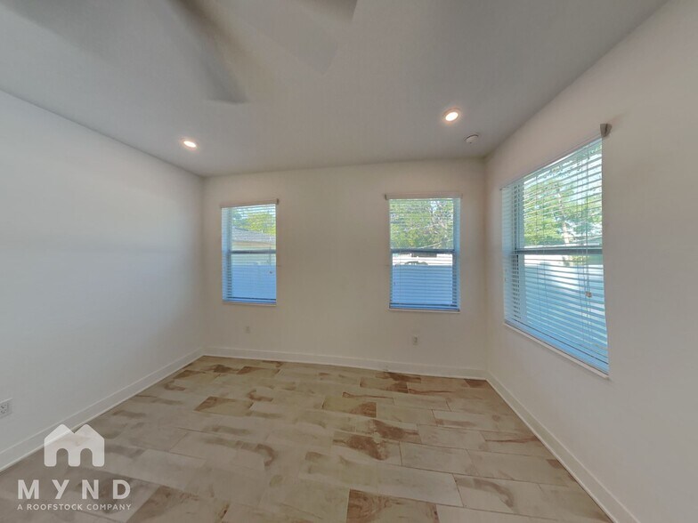 Building Photo - 1712 E Lambright St N