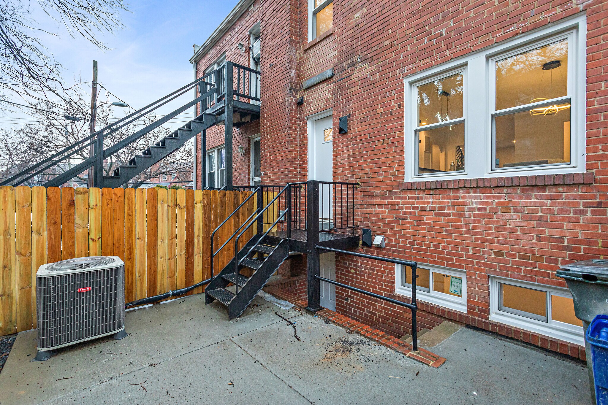 Building Photo - 68 Farragut Pl NW