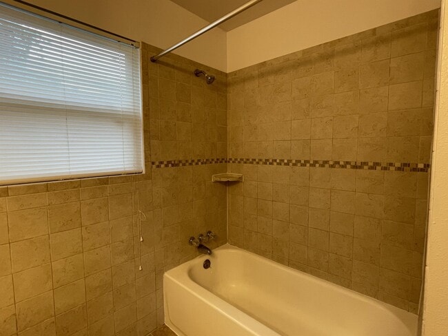 Building Photo - 4606 Nesbitt Dr