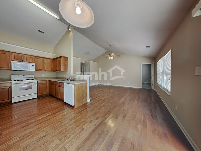 Building Photo - 714 W Parris Ave