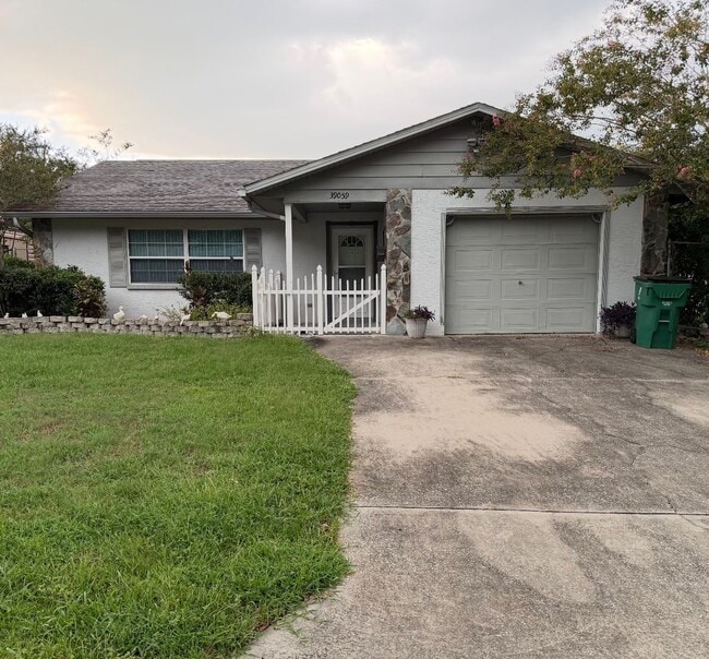 Primary Photo - Charming 3/2- Heart of Zephyrhills