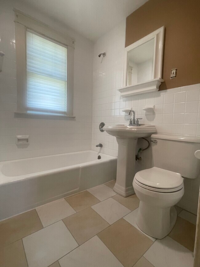 Building Photo - 19 Burgoyne St