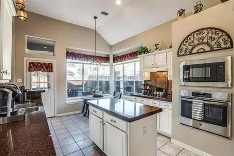 Building Photo - 3609 Ironstone Dr