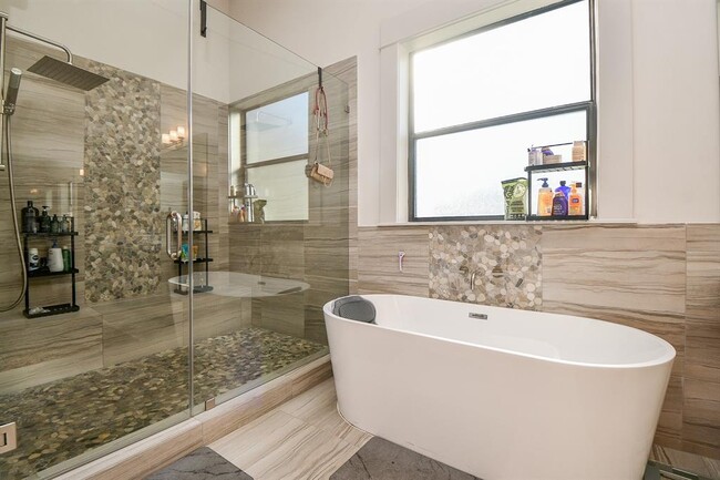 Building Photo - 3203 Blue Bonnet Blvd
