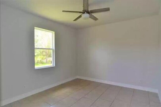 Building Photo - 1035 San Cristobal Ave