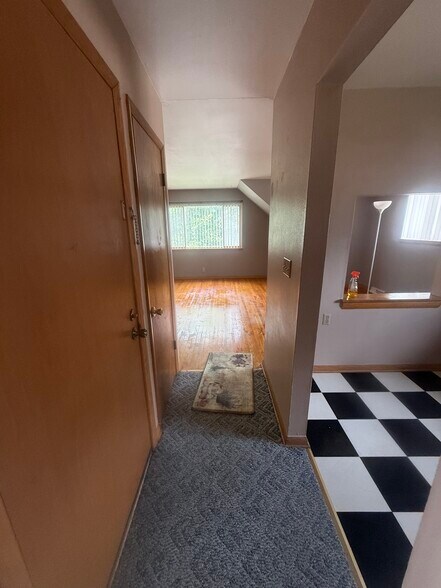 Building Photo - 3412 S 84th St