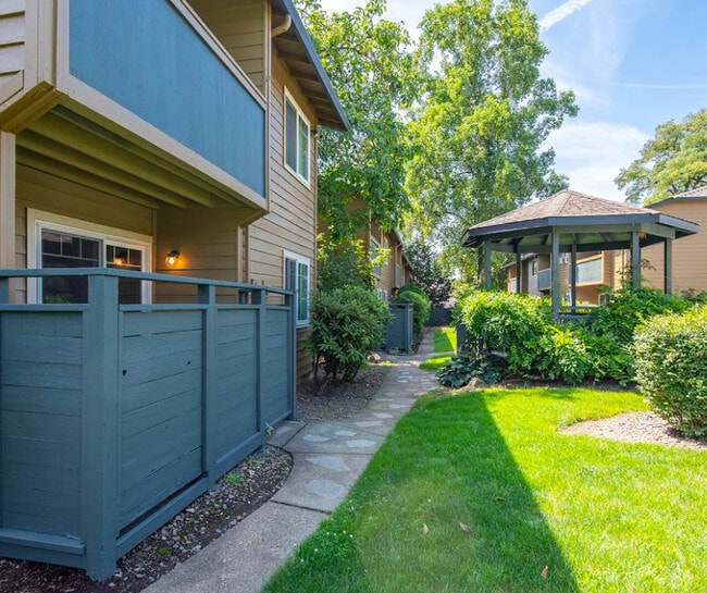 Building Photo - Crescent Ridge Apartments