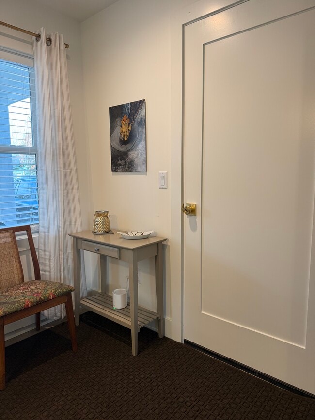 Building Photo - 2612 Westridge Dr