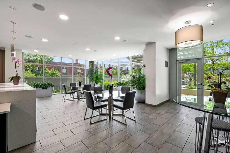 Building Photo - 3740 N Halsted St