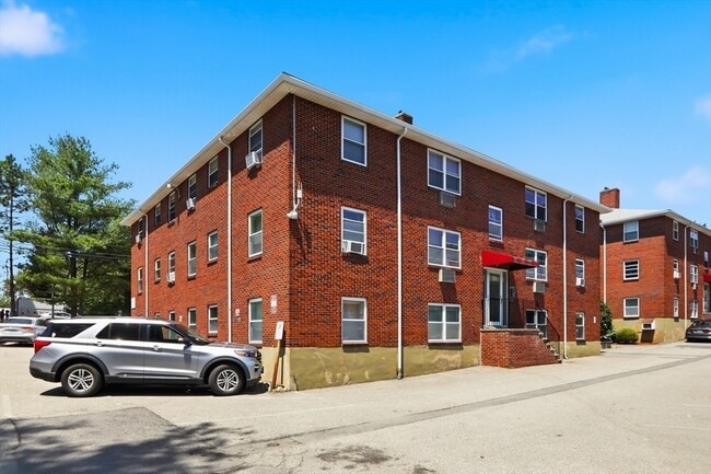 Building Photo - 33 Montvale Ave