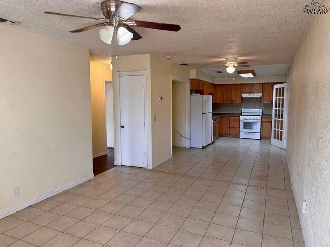 Building Photo - 1612 Phoenix Dr