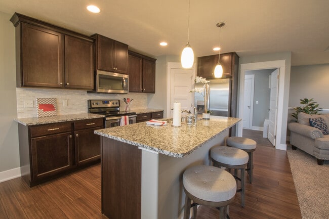 Building Photo - Luxury Townhome