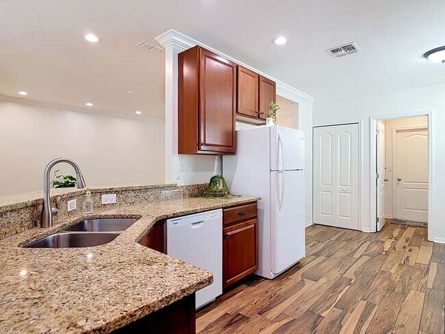 Building Photo - 221 W Fiesta Key Loop