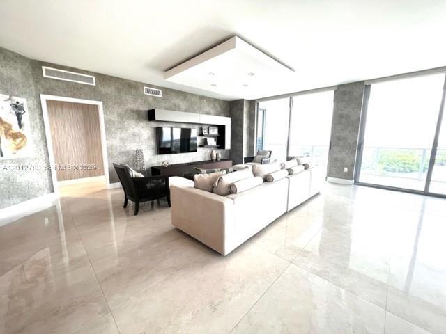 Building Photo - 17111 Biscayne Blvd