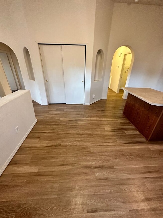 Building Photo - 4 bed 2 bath home in Huning Ranch
