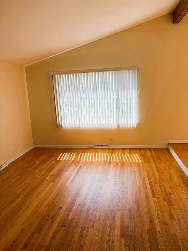 Building Photo - 5250 Jarvis Ave