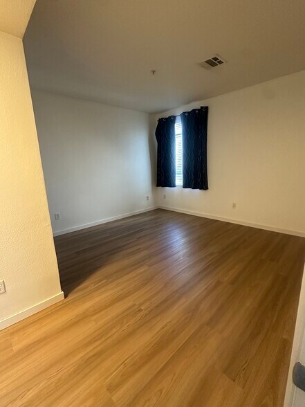 Building Photo - 6400 Crescent Park E
