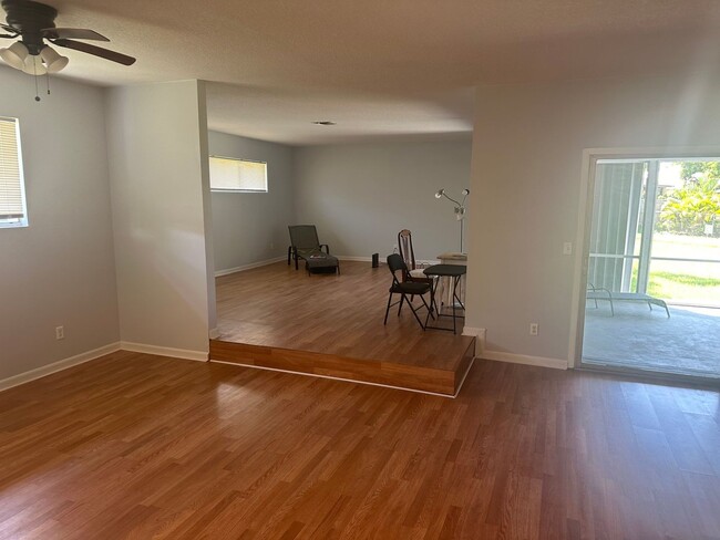 Building Photo - 3/2/2 with fenced yard located in Indian R...