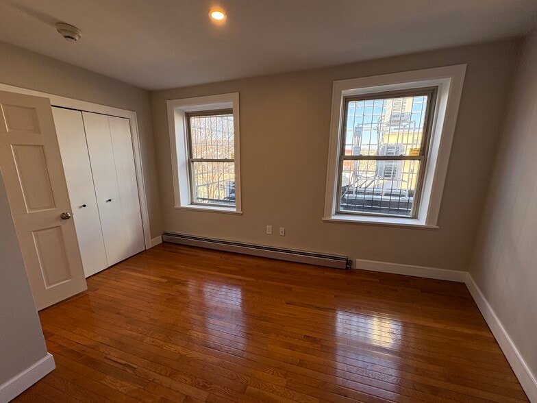 Building Photo - 87 Columbia St