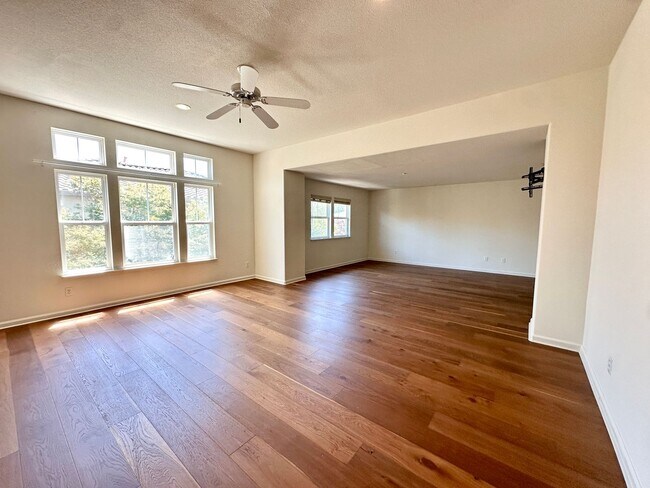 Building Photo - Large 5bd/3ba 3500sqft Home in Hamilton, Novato