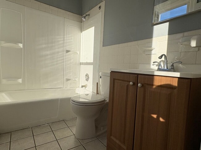 Building Photo - 3 Omo St