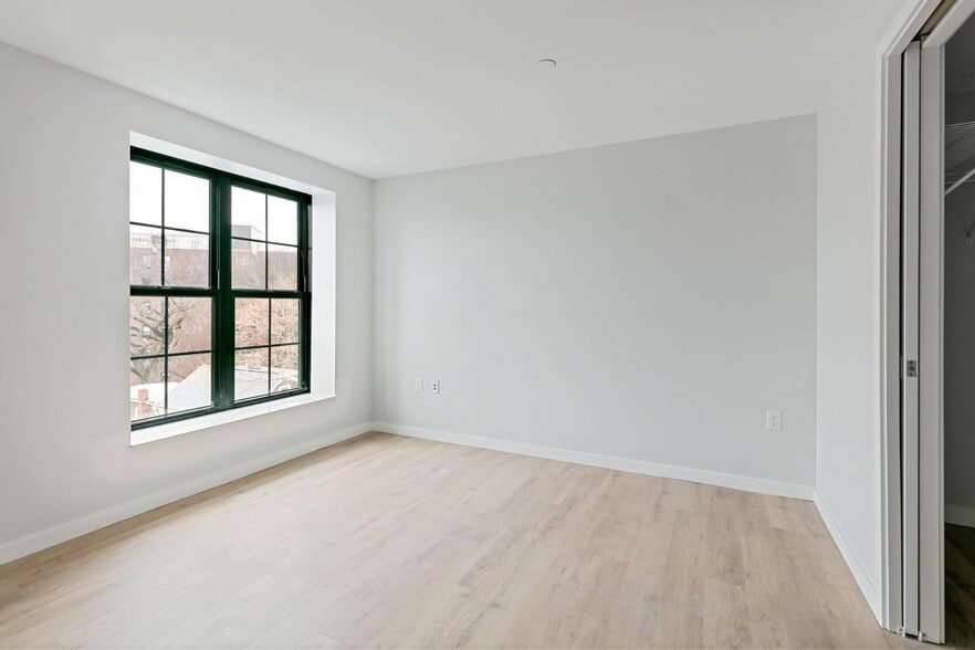 Building Photo - 11 Soden St