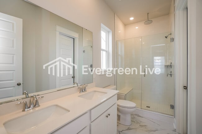 Building Photo - 128 Bloomsbury St