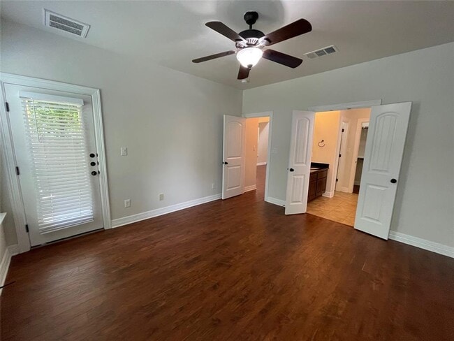 Building Photo - 1806 Crown Dr