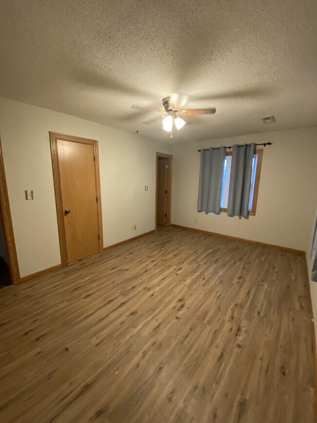 Building Photo - 702 E Ohio St