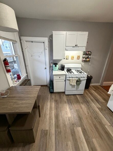 Building Photo - 121 Hillside St