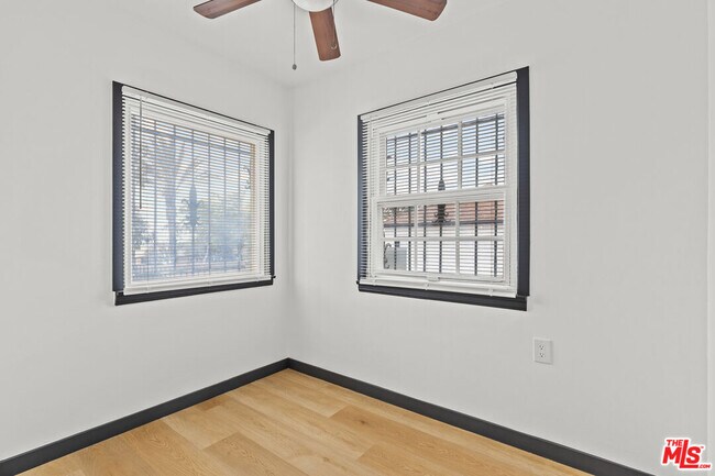 Building Photo - 9829 S 7th Ave
