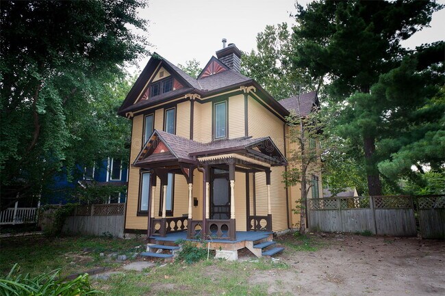 Building Photo - 1217 Bitting St