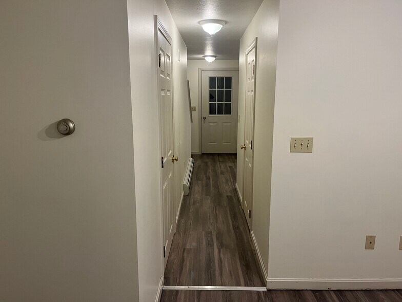 Building Photo - 12 Bow St