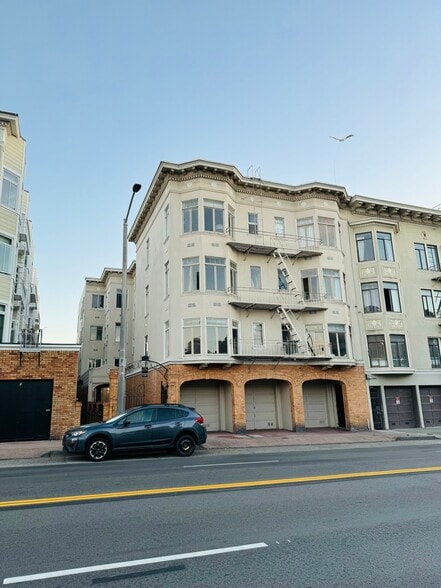 Primary Photo - 1225 Bay St