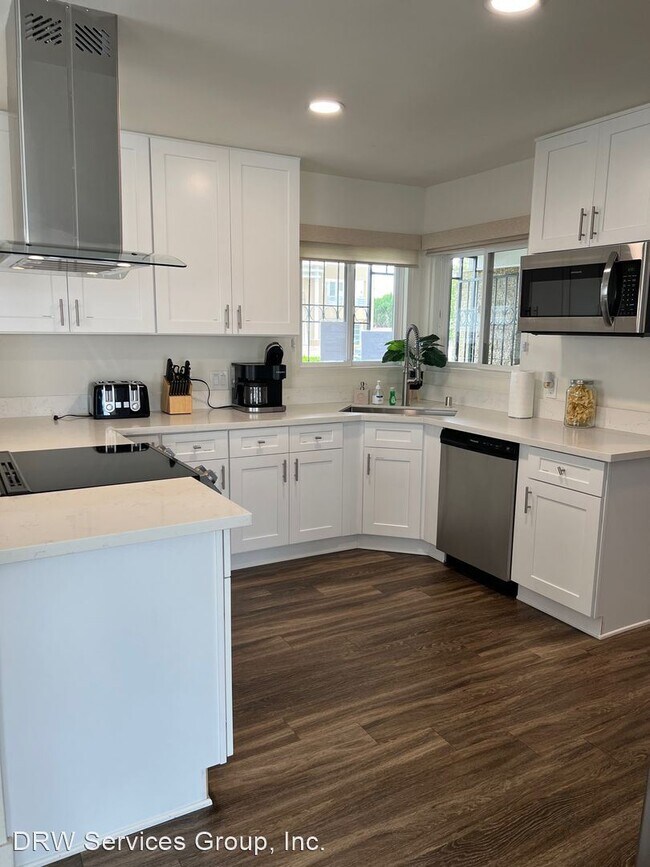 Building Photo - 3 br, 2 bath House - 6047 Soledad Mountain...