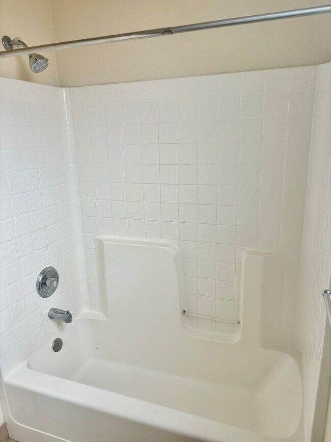 Building Photo - Great Neighborhood- Large 5 bed 3 bath home in San Marcos area in Pittsburg!