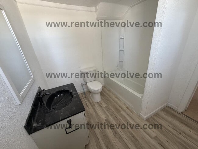 Building Photo - 213 High St