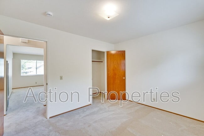 Building Photo - 376 View St