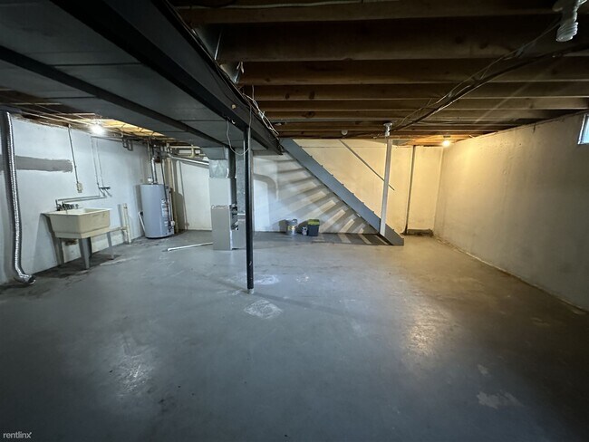 Building Photo - 2 br, 1.5 bath Townhome - Longfellow Townh...