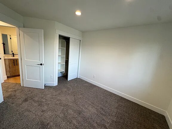 Building Photo - 3913 E 27th Ave