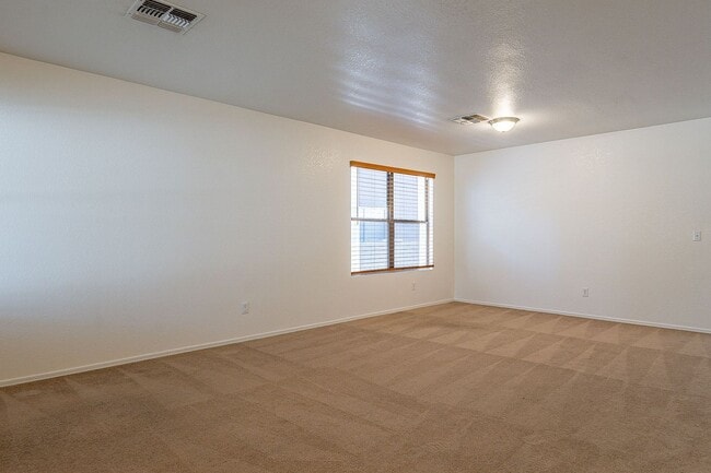 Building Photo - Spacious Oro Valley 4-Bedroom Rental with ...