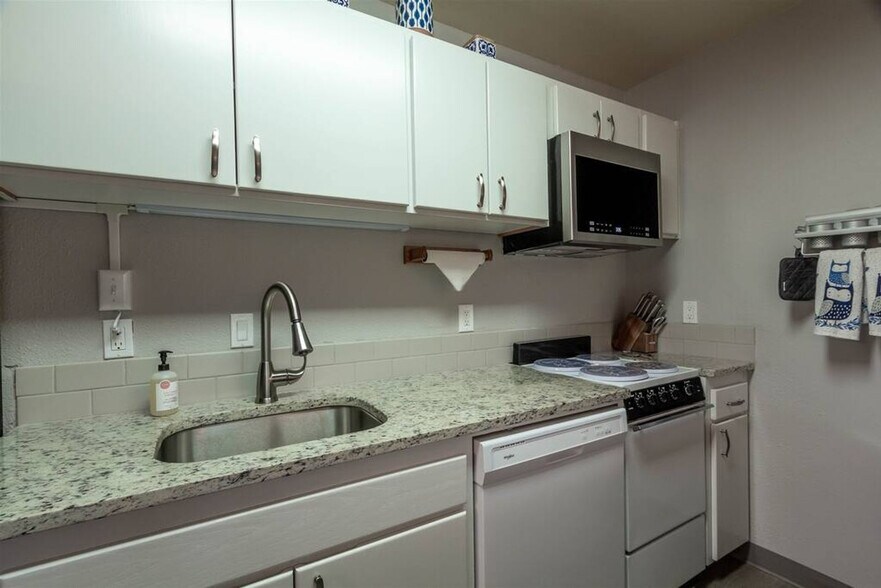 Building Photo - 6103 NW Harriman St